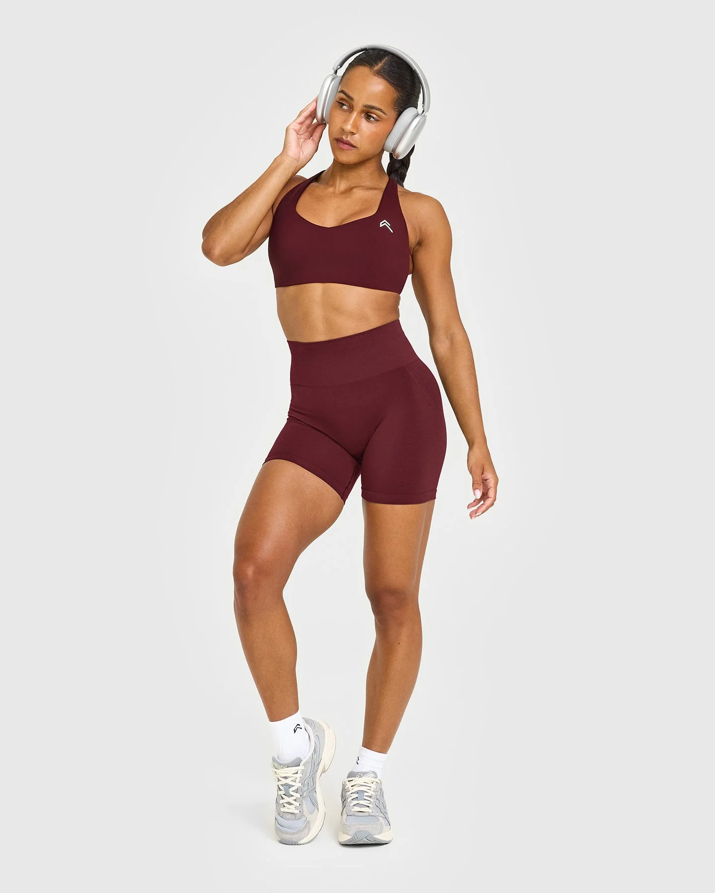 EasyLift™ Cross Back Sports Bra with White Logo | Rosewood - Image 5
