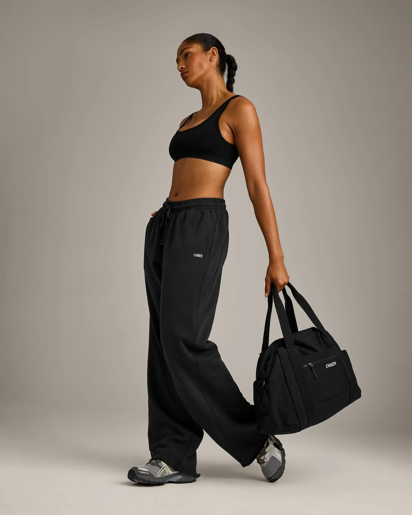 EffortlessLift™ Square Neck Sports Bra with Grey Logo | Black - Image 3