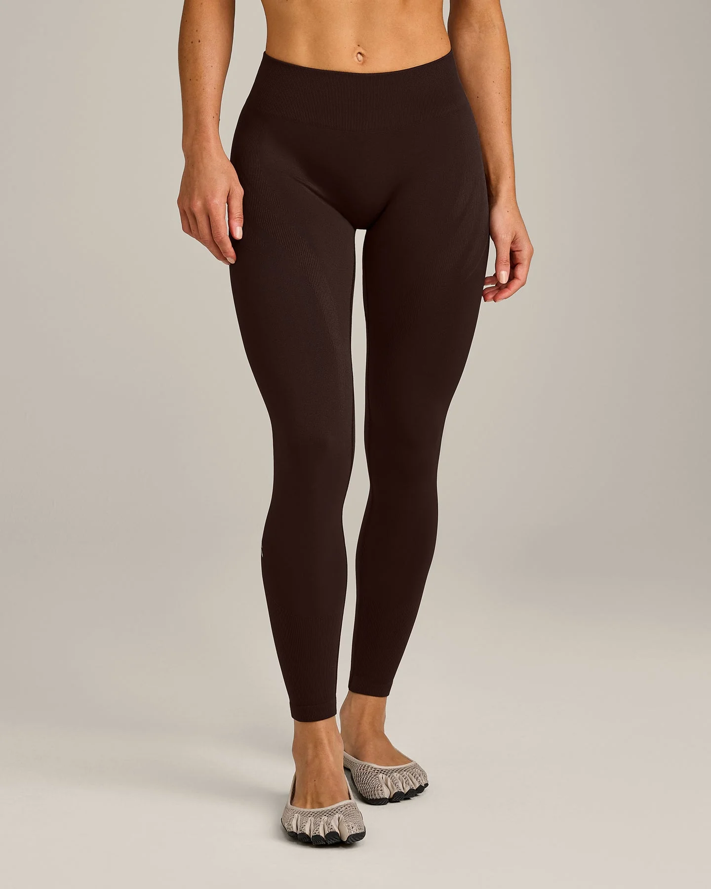 EnhanceLift™ Seamless Leggings with Grey Logo | 70% Cocoa - Image 6