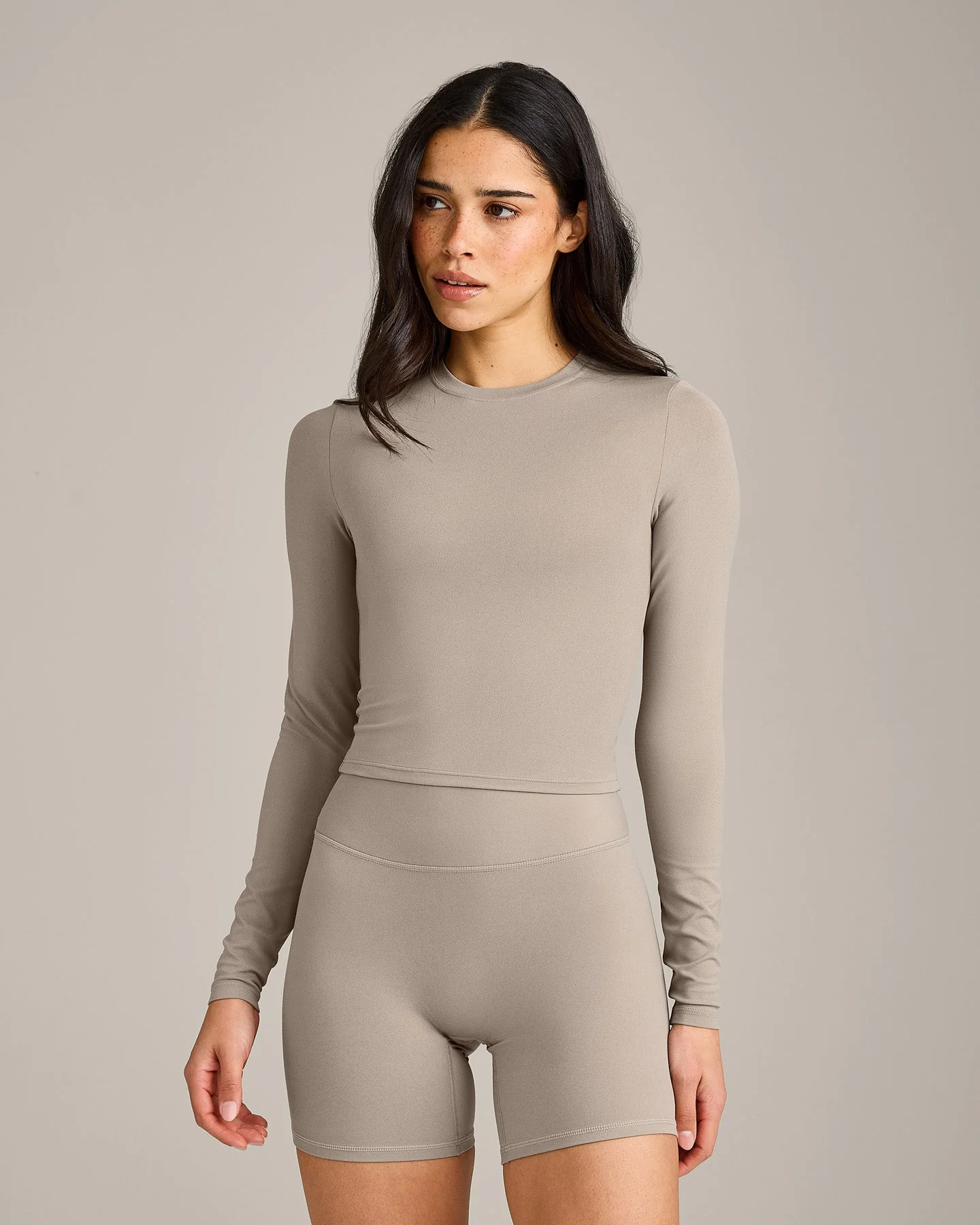 SoftMotion™ Long Sleeve Mid Top with White Logo | Warm Sand