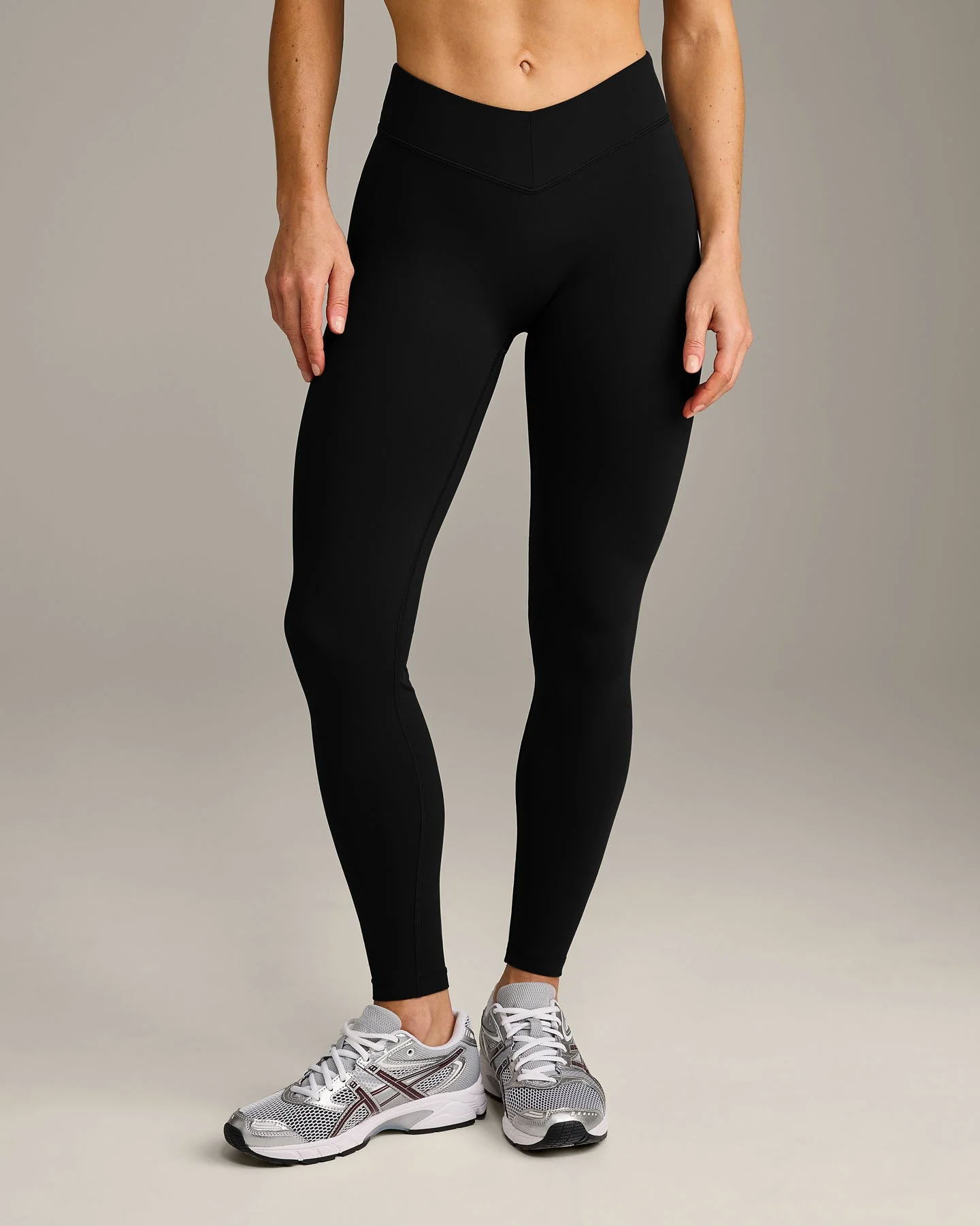 UnifiedMove™ V Front Mid Rise Leggings with Reflective Logo | Black - Image 2